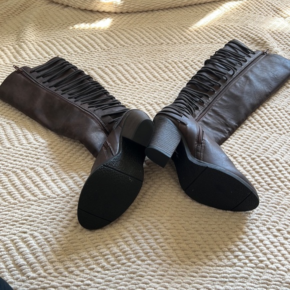 Brown Boots with lace up back - Picture 2 of 4